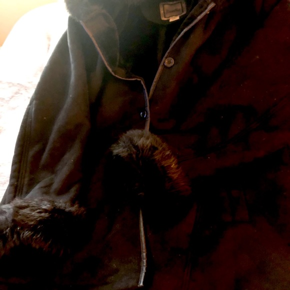 A womans hooded winter coat - Picture 1 of 4